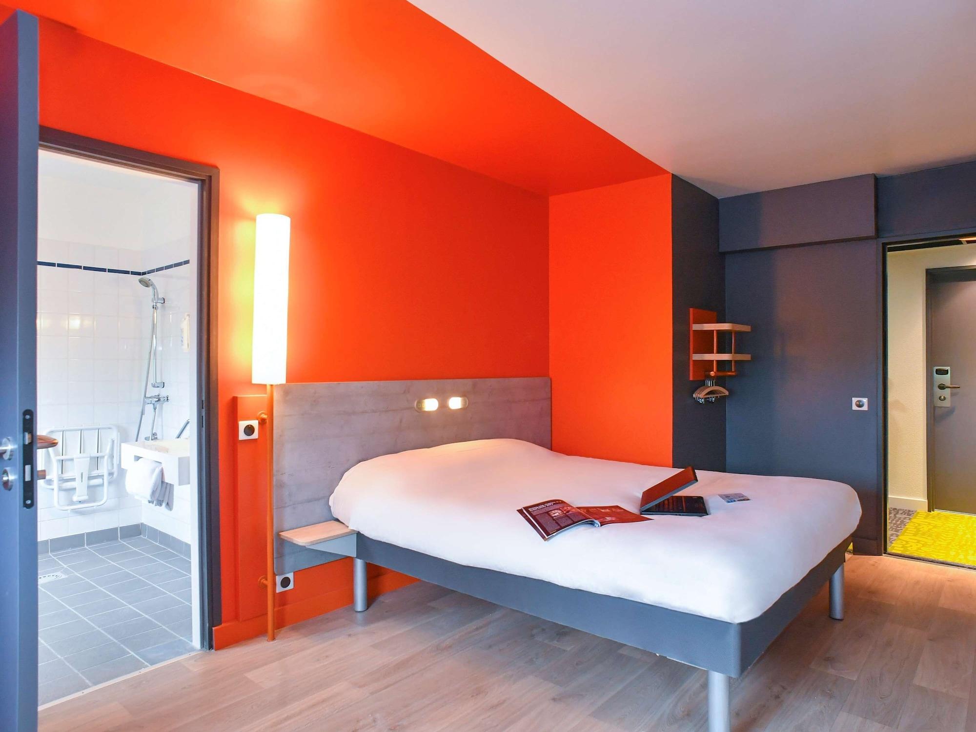 Ibis Budget Кутанс Екстер'єр фото