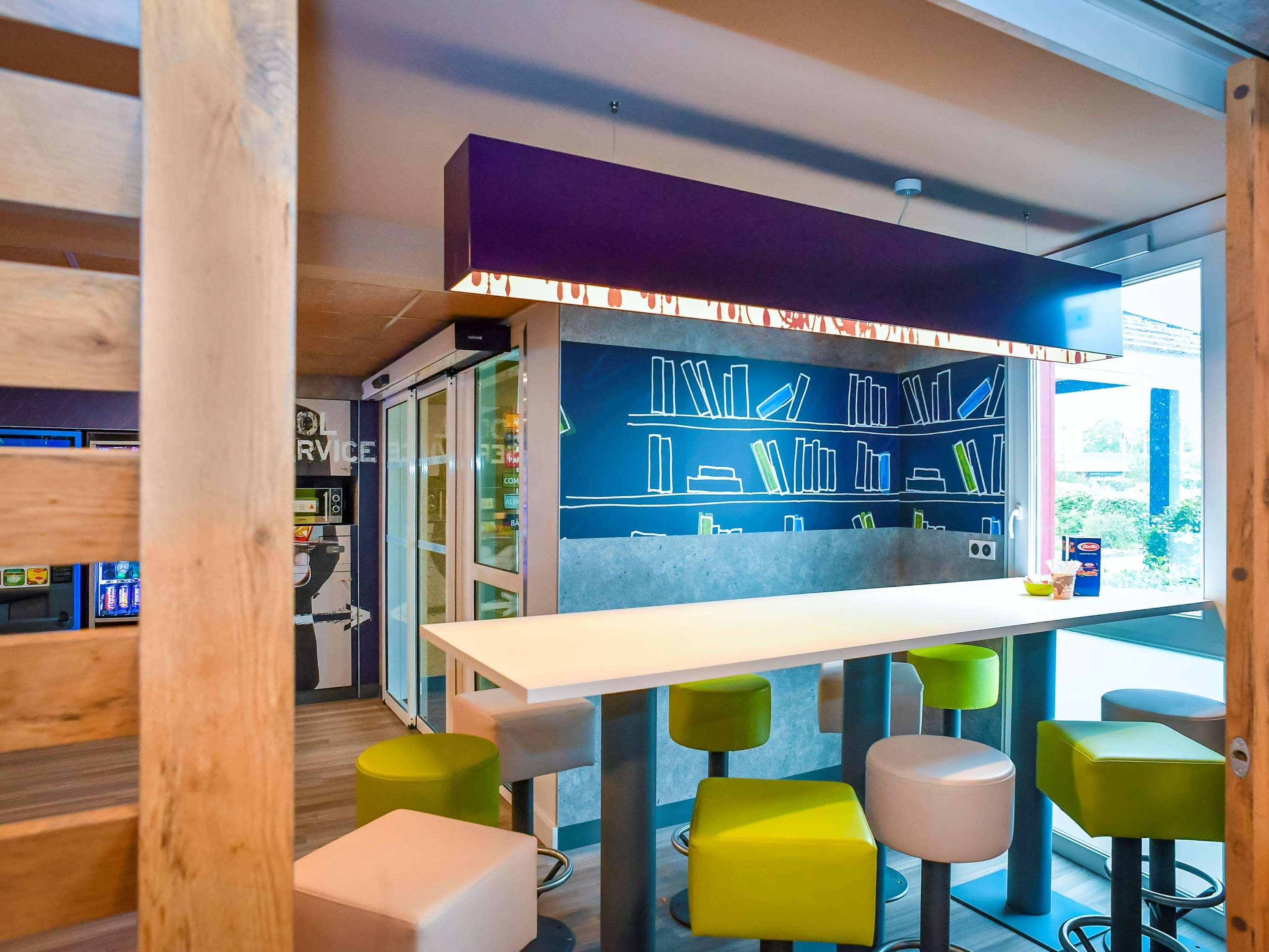 Ibis Budget Кутанс Екстер'єр фото