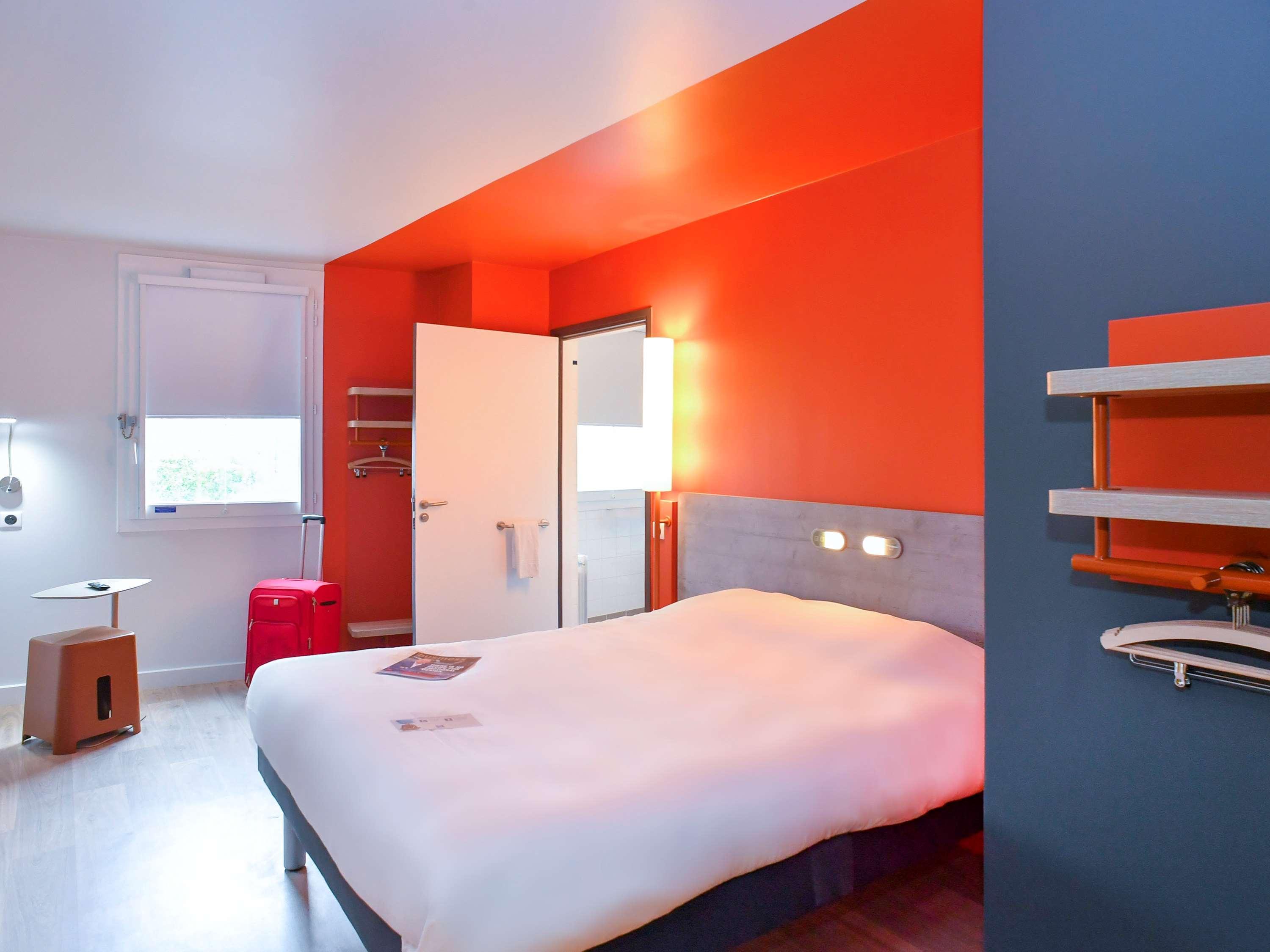 Ibis Budget Кутанс Екстер'єр фото