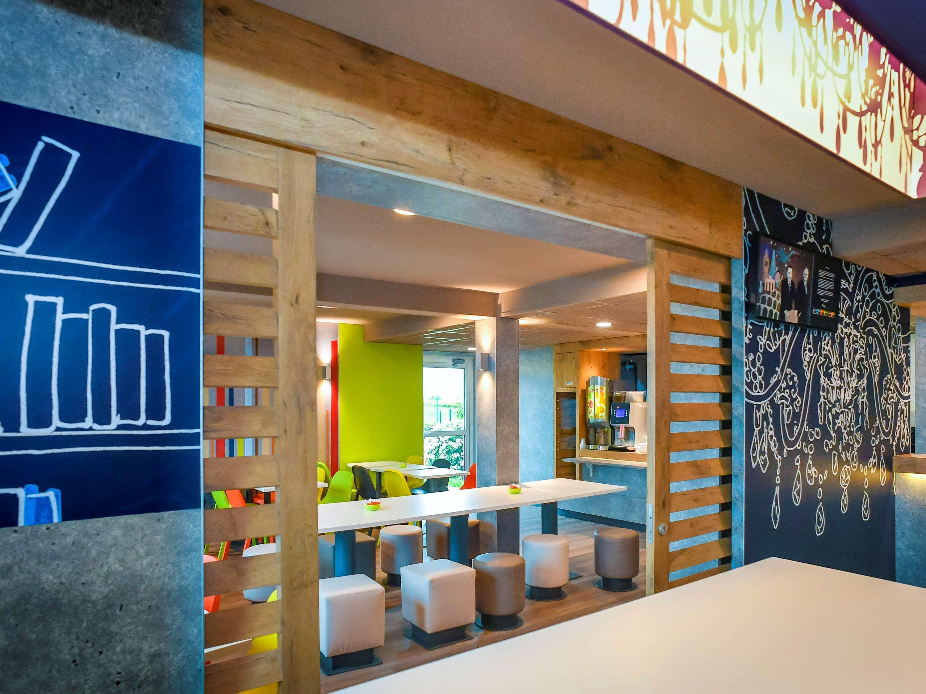 Ibis Budget Кутанс Екстер'єр фото