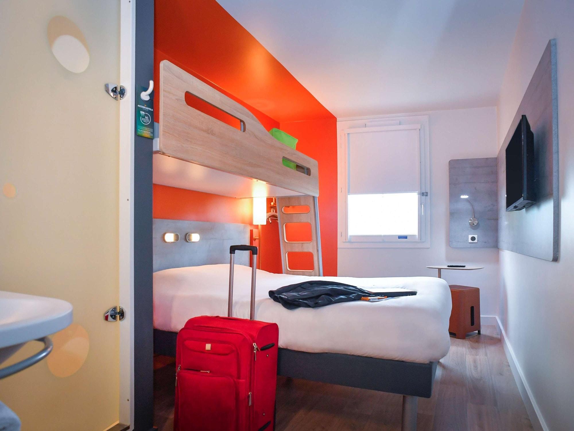 Ibis Budget Кутанс Екстер'єр фото