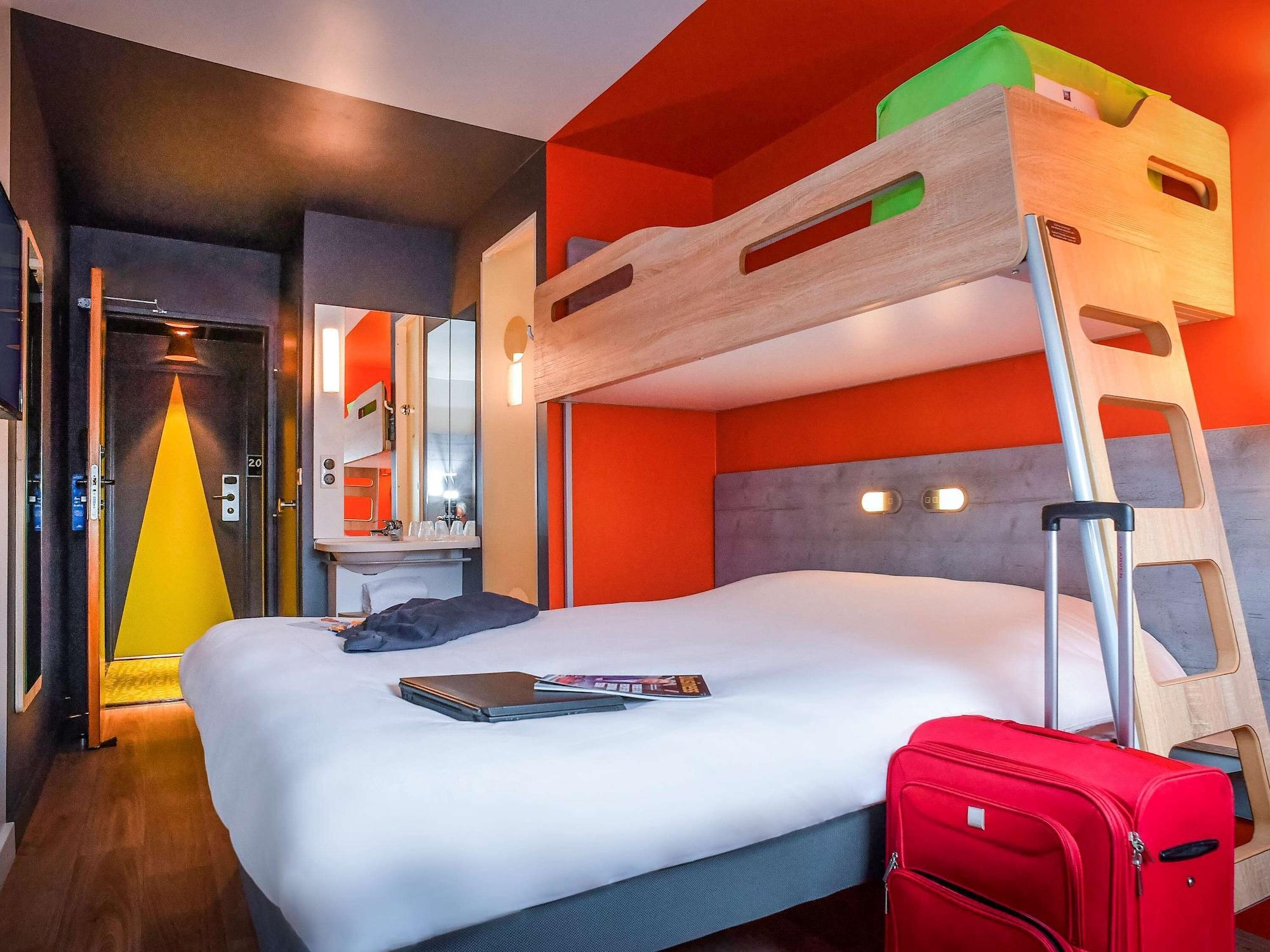 Ibis Budget Кутанс Екстер'єр фото