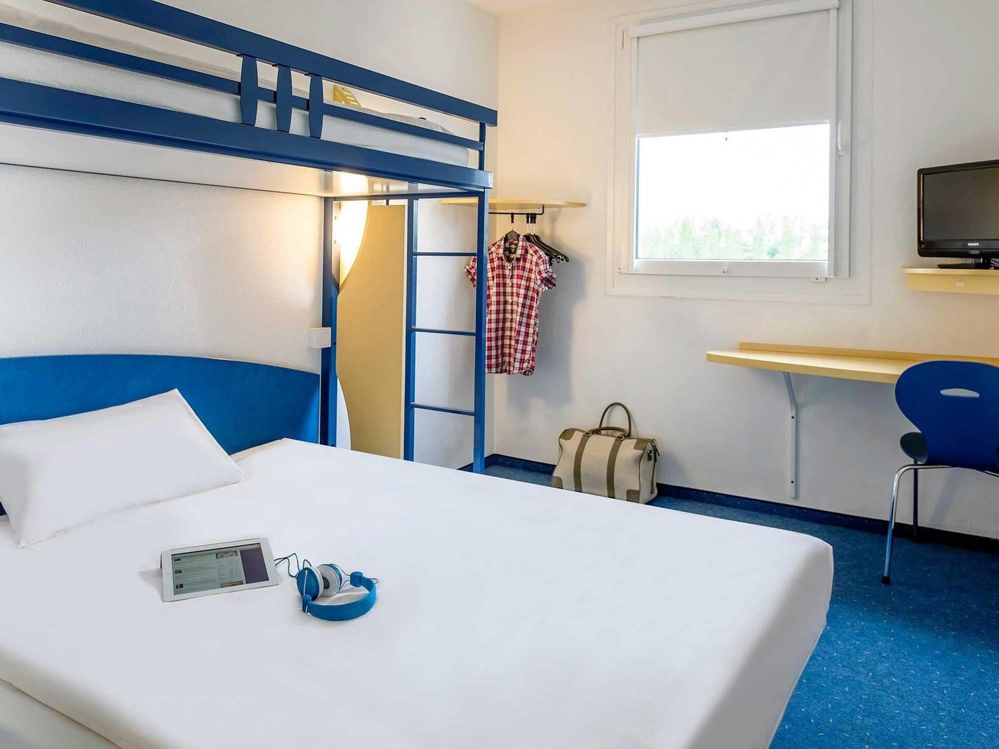 Ibis Budget Кутанс Екстер'єр фото
