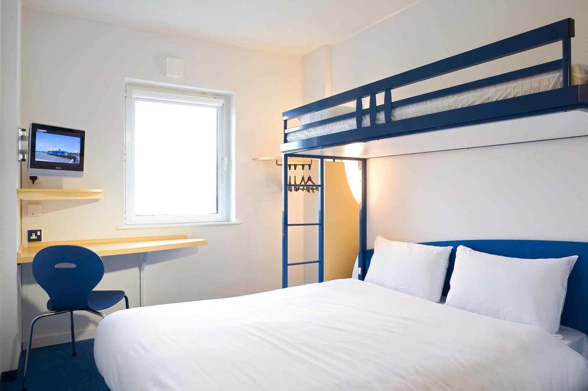 Ibis Budget Кутанс Екстер'єр фото