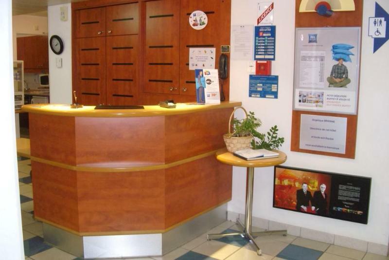 Ibis Budget Кутанс Екстер'єр фото